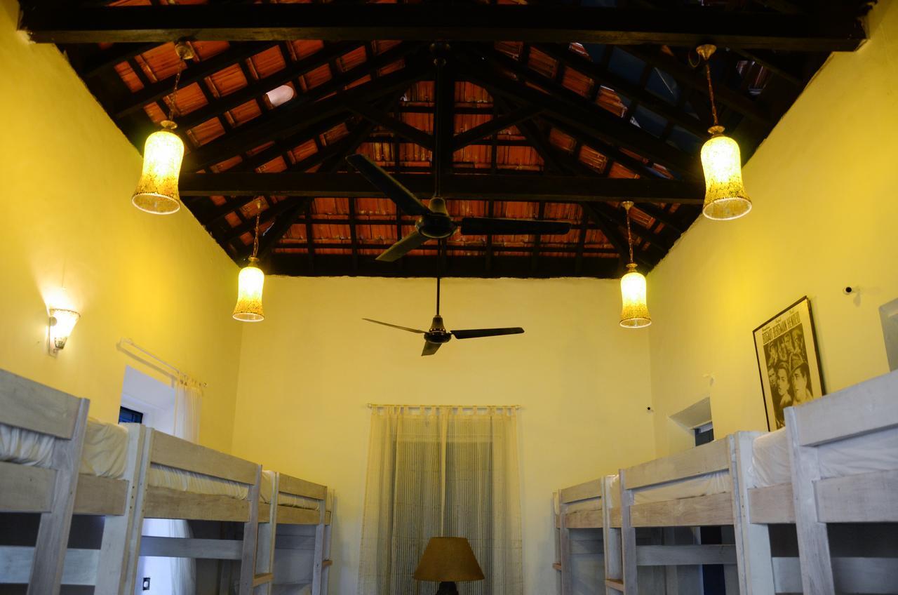 Woke Arpora Hostel Buitenkant foto